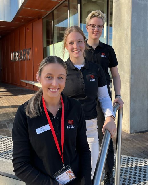 Students who entered the University through the SRP Lauren Spencer, Izzie McRobbie and Eva Lawrence in front of the Inveresk Library.